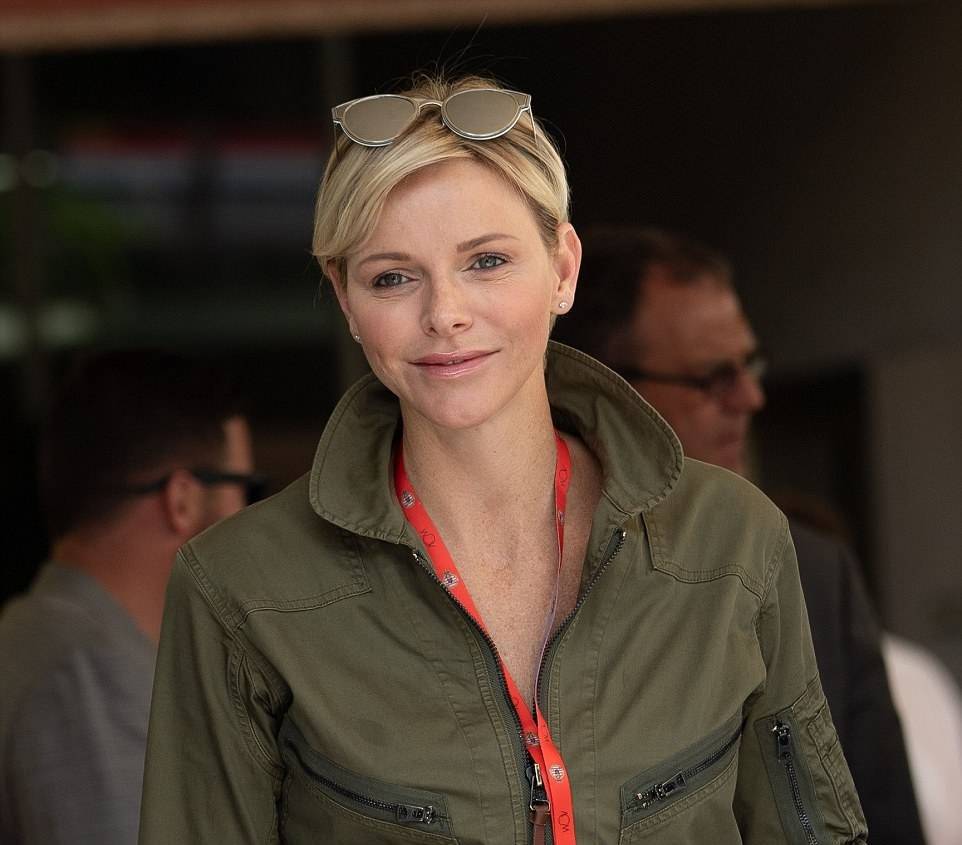 بالصور – قَصّة شعر شارلين دو موناكو الغريبة والجريئة حديث المواقع