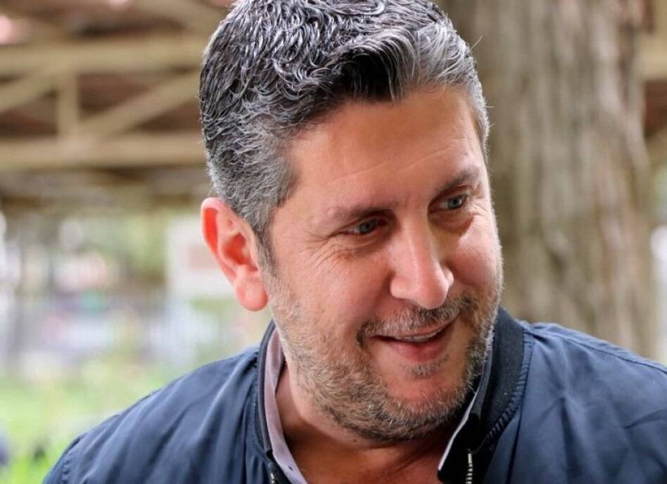 بالصورة – شاهدوا جمال زوجة محمد قنوع وأولاده