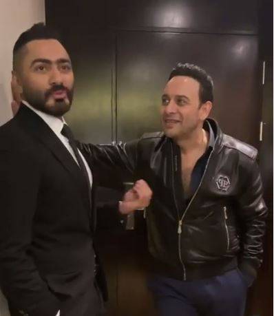 بالفيديو - تامر حسني يصدم مصطفى قمر بتقليد صوته