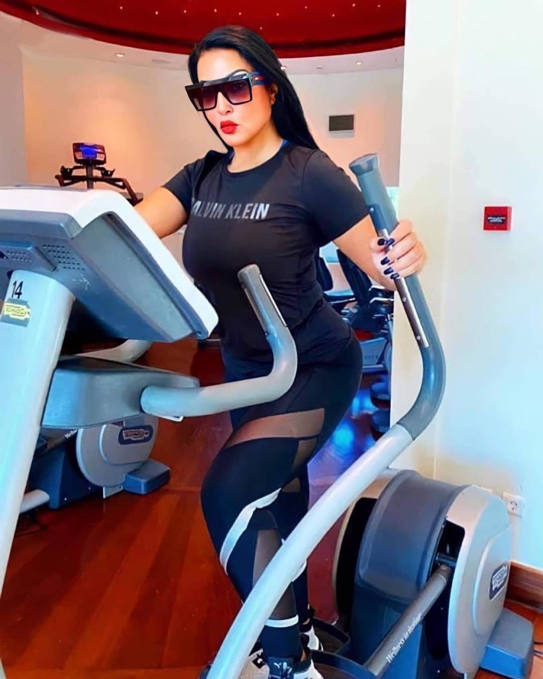 بالفيديو - سمية الخشاب توجه رسالة لجمهورها من النادي الرياضي