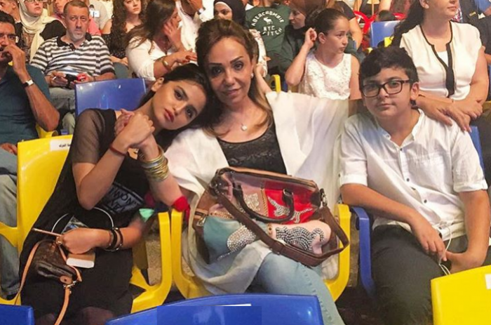 جدة حلا الترك تتحدى منى السابر وتتهمها بالكذب