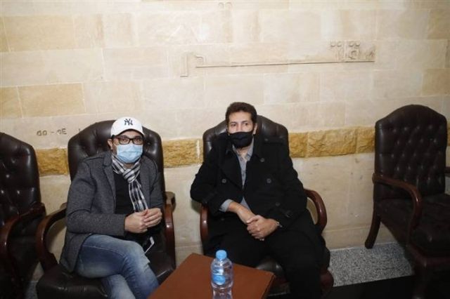 هاني رمزي في عزاء والد داليا البحيري