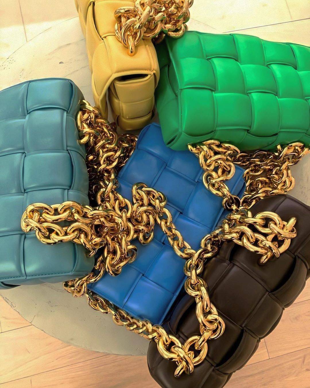 في 2021 إليك صيحة الأكسسوارات الأكثر حضوراً على المواقع