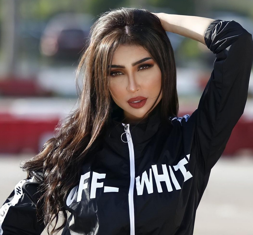 بالفيديوهات - دنيا بطمة تحتفل بعيد زواجها بطريقة غير عادية