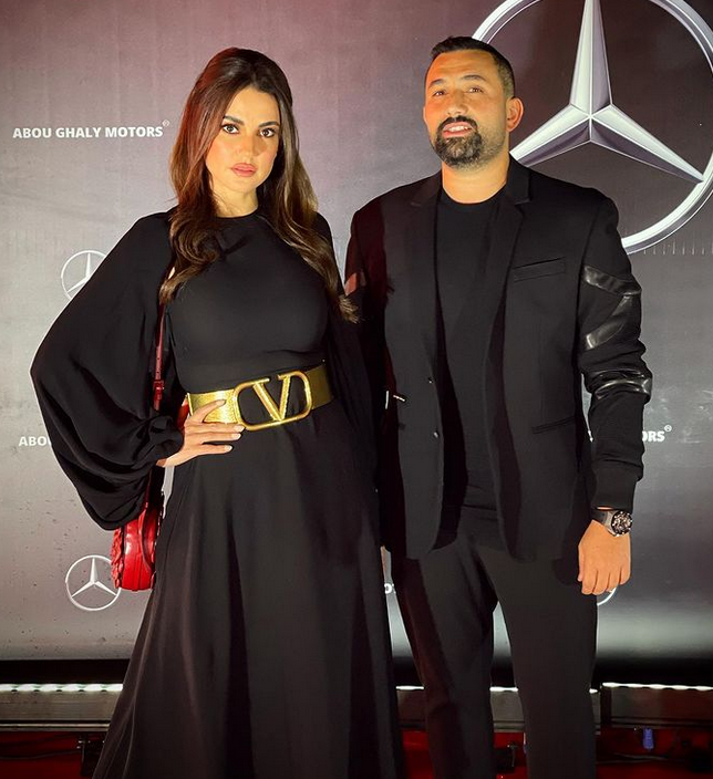 بالصورة – إطلالة درة وزوجها البحرية وأجواؤهما الرومنسية تسرق الأضواء