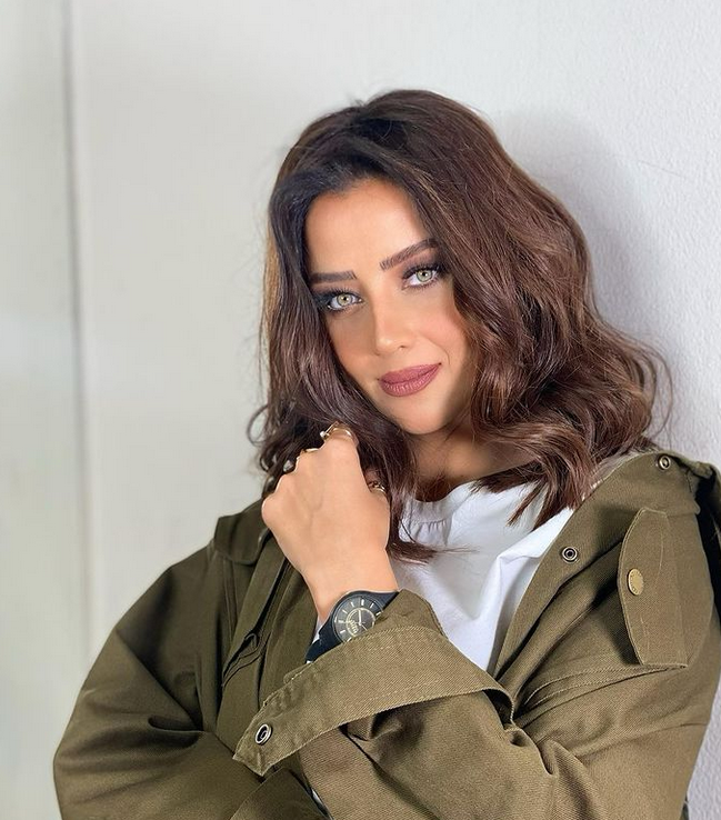 بالصور – ابنة رضوى الشربيني أصبحت شابة جميلة بملامح أجنبية