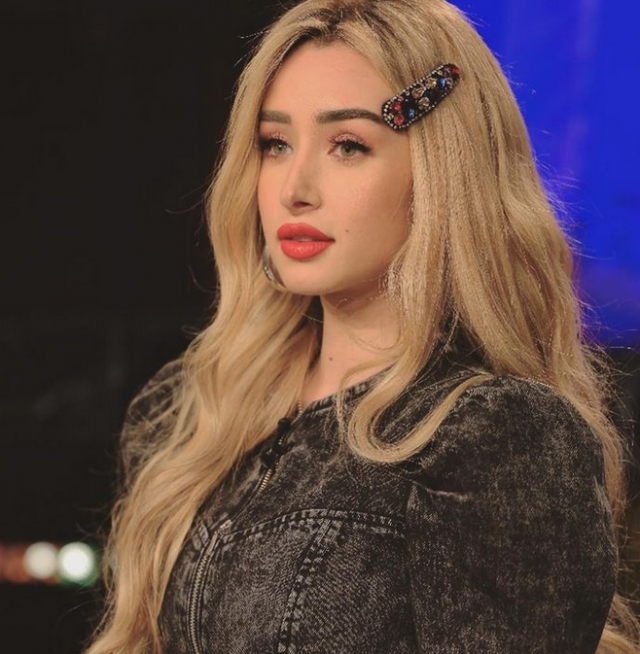 بالفيديو - شقيقة هنا الزاهد ترفض احتضانها لها وتثير التساؤلات