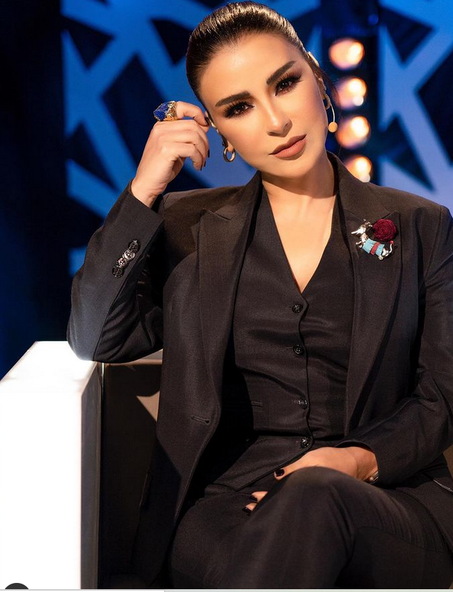 بالصور – البدلة باللون الموحّد خيار ماغي بو غصن وهيفاء وهبي... فماذا عنك؟