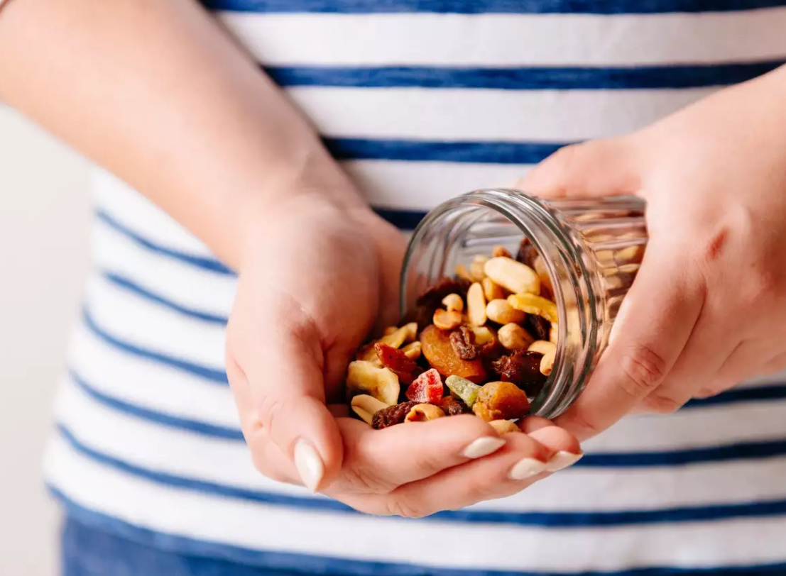 تحذير - الفواكه المجففة مفيدة لكن الافراط في تناولها يسبب هذه المشاكل