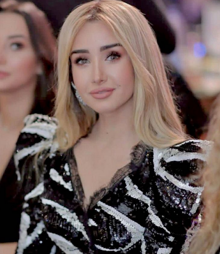 بالفيديو – هنا الزاهد تغني لتامر حسني والجمهور ينقسم بين الإعجاب والتنمر