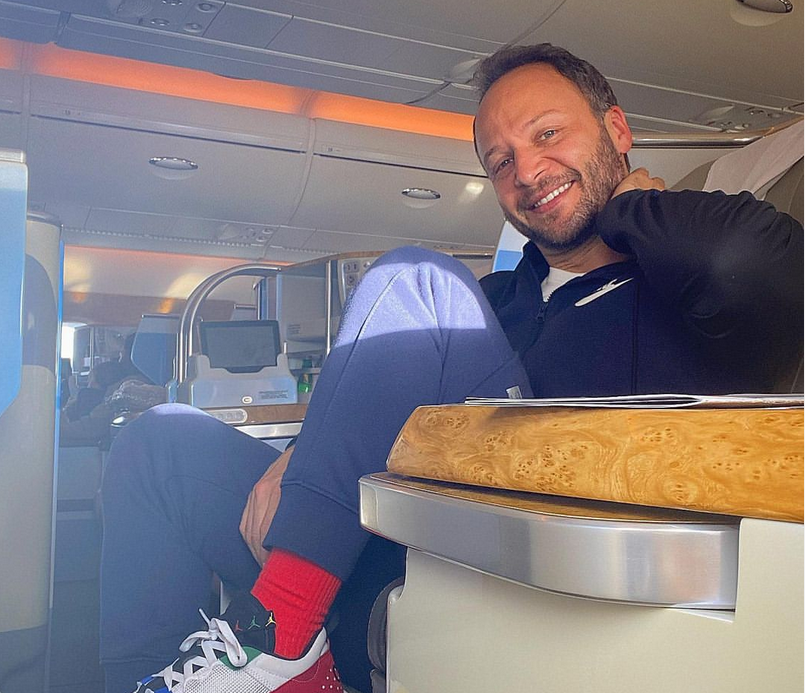 بالصور –  الجمهور يتهم مكسيم خليل بتخطي الحدود بسبب إطلالة جريئة