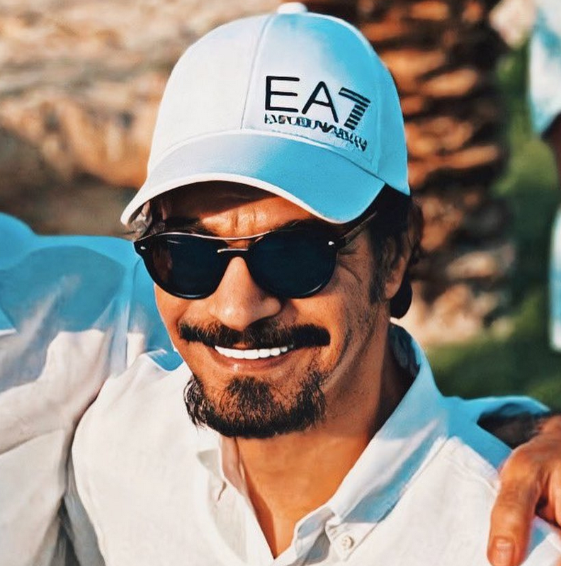 بالصور – رابح صقر يفاجئ متابعيه بتغيير كبير في شكله وبعضهم يتنمّر عليه