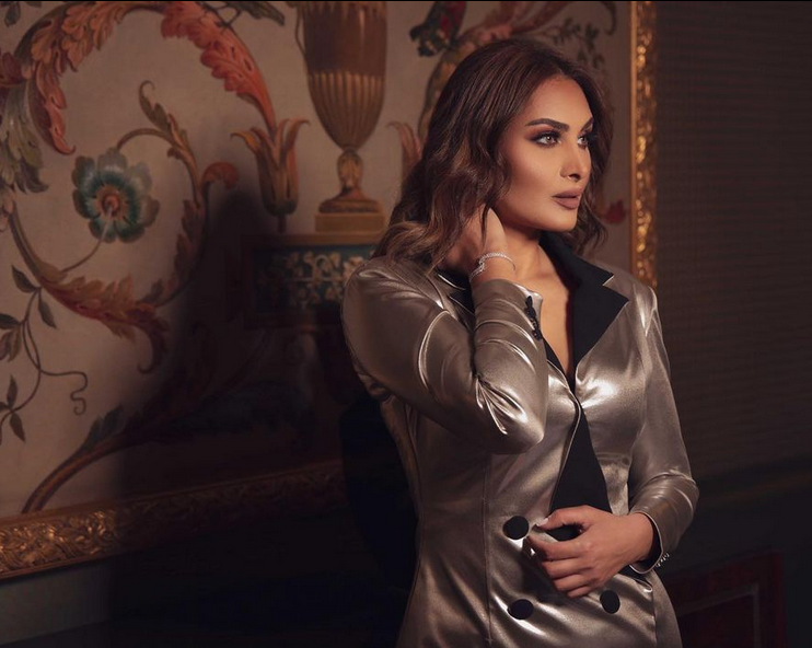 بالصور - جرأة إطلالة ابنة قمر خلف تلفت الأنظار وتعرضها للتنمر