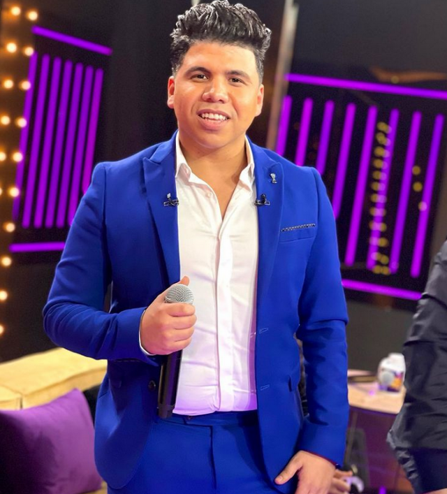 بالفيديو -  والدة عمر كمال تكشف موقفها من عمله وهذا ما قالته عن زواجه