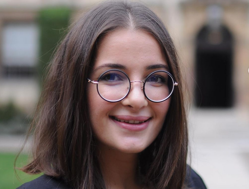 بالصور – شام ابنة أصالة تعبر عن عاطفتها تجاه أختها غير الشقيقة بطريقة مميزة