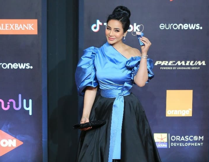 بالفيديو – لقاء مفعم بالعاطفة بين لجين عمران ووالديها بعد عام من الفراق