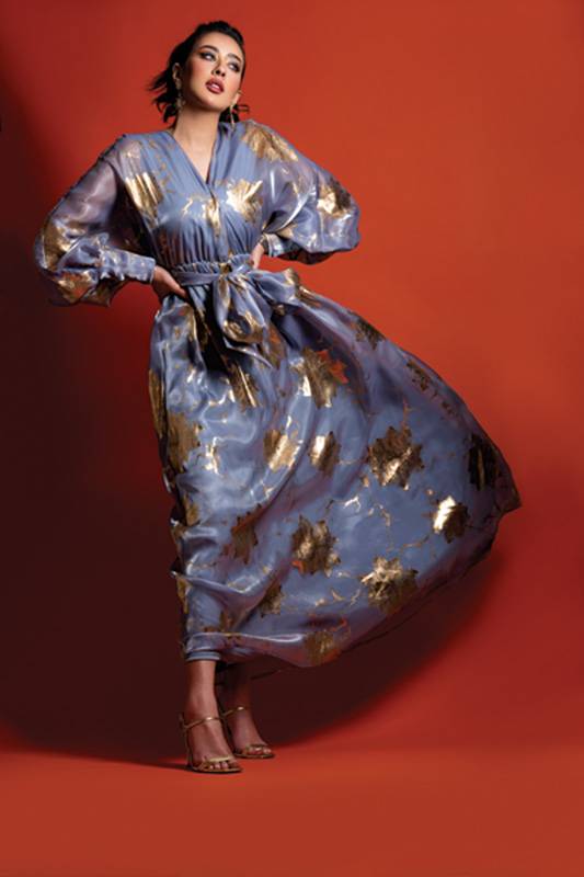 الممثلة والمؤثّرة الكويتية فرح الهادي: أنصح المرأة بأن تختار من الموضة ما يجعلها سعيدة وواثقة وأنيقة!