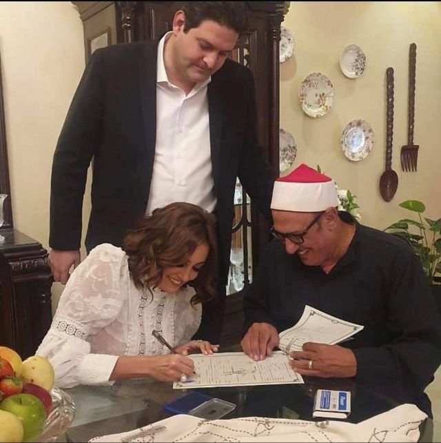 بالصور - أول تعليق لبشرى بعد عقد قرانها وفستانها بسيط