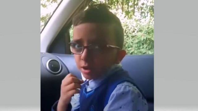 بالفيديو - مطرب شعبي يتربح من استغلال ابنه