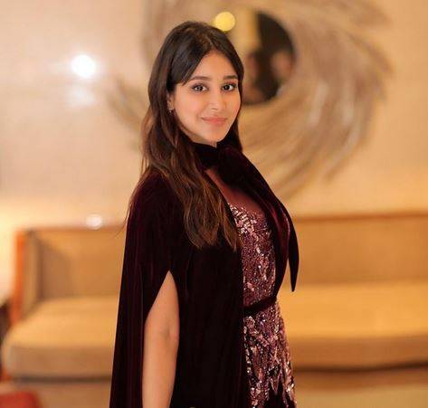 بالصور - أسيل عمران بإطلالة مميّزة من دون مكياج