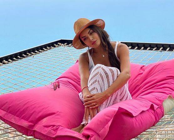 بالفيديو - إبنة أمل بوشوشة كبرت وخطفت الأنظار بأناقتها ودلعها