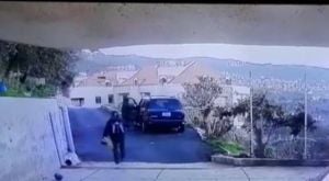 فيديو يوثّق لحظة اغتيال مصوّر لبناني أمام منزله