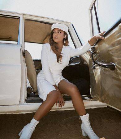 بالصور - إصابة ناهد السباعي بكسر في ذراعها