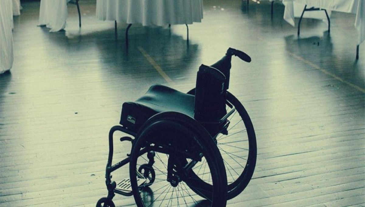 شاعر مصري شهير يكشف مرضه: ورم وكرسي وصراخ من الألم و