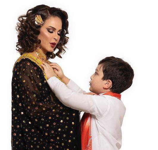 بعد التعاطف معها... هجوم على منى السابر واتّهامها بالتسلّق الى الشهرة عبر حلا الترك