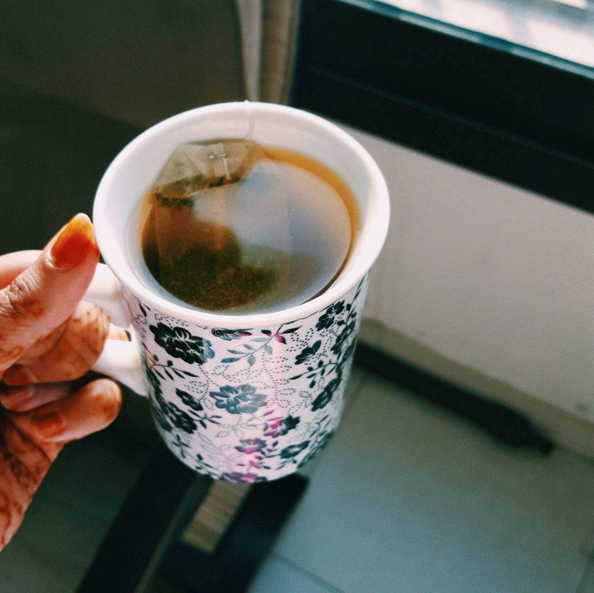 لمحبّي الشاي... 5 أكواب تنشّط ذاكرة الأشخاص في هذه السنّ