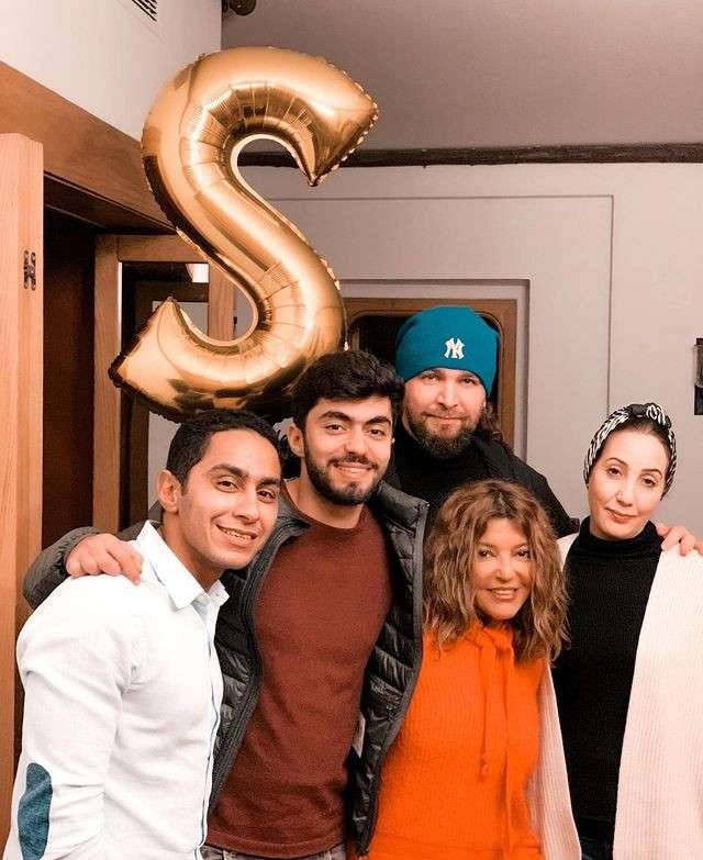  سميرة سعيد وابنها شادي ومقربون 