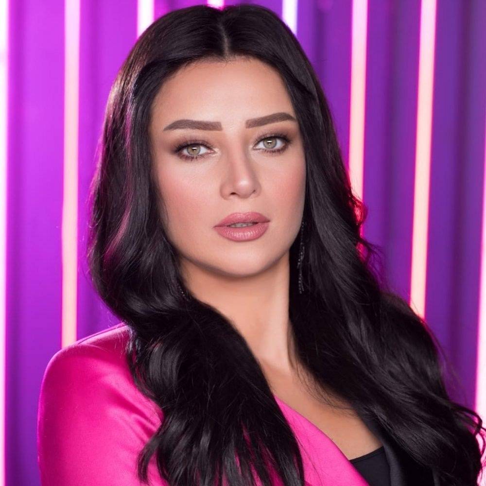 رسالة غامضة من رضوى الشربيني والجمهور يسأل من المقصود!؟