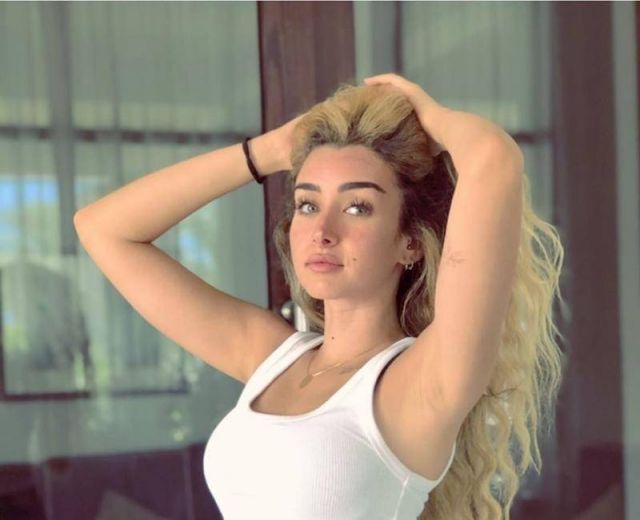 بالفيديو - هنا الزاهد بإطلالة جذابة.. أيهما أفضل؟