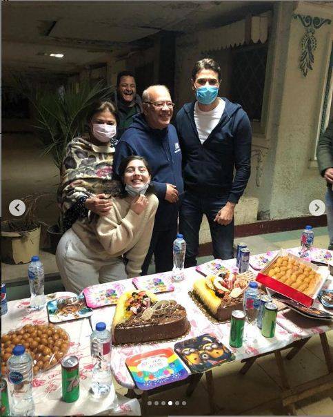 أحمد عز وماجدة زكي ومايان السيد يحتفلون بعيد ميلاد صلاح عبدالله (1)