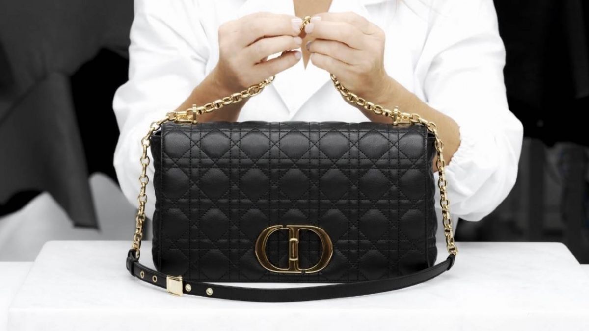 المهارة الحرفيّة وراء حقيبة DIOR CARO