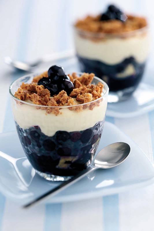 ترايفل الليمون والتوت الأزرق