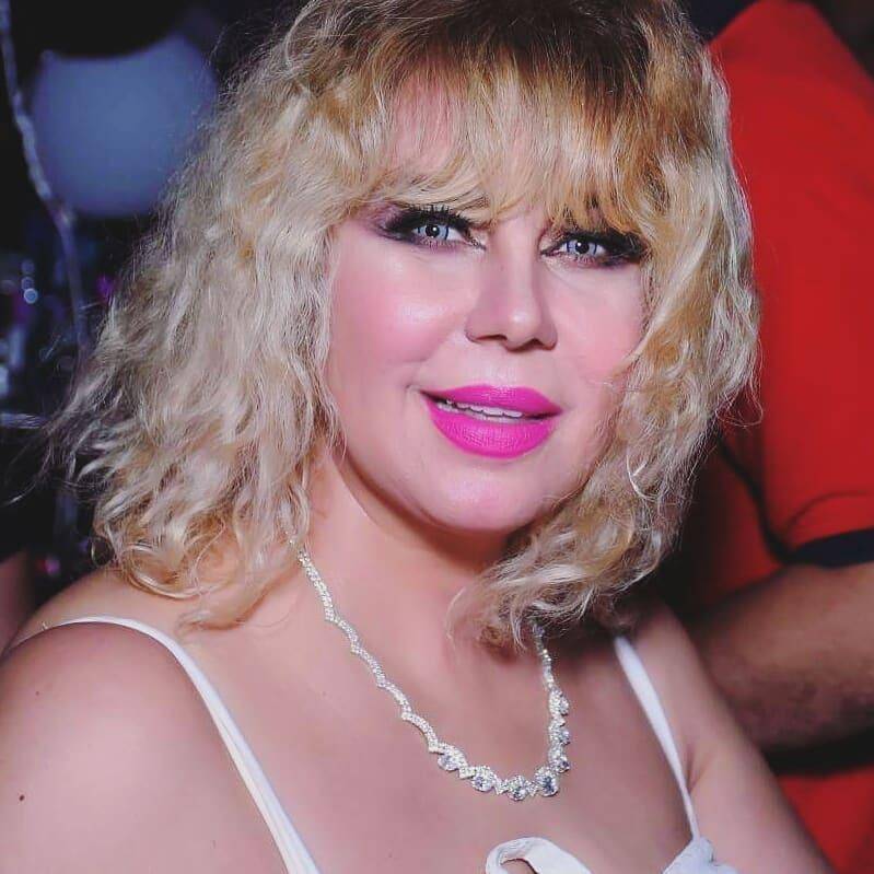 إصابة طليقة ماجد المصري منى إش إش بجلطة وذبحة صدرية... وابنتها تطلب الدعاء