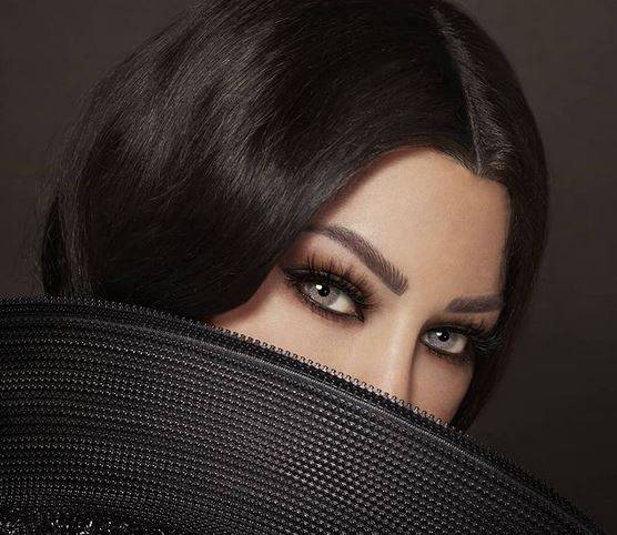 بالفيديو - هيفاء وهبي تقود سيارتها الفخمة بطريقة جنونية