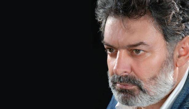 بالفيديو - جهاد سعد يكشف مساكنته فنانة مشهورة 12 عاماً بلا زواج ولن يمنعها عن ابنته