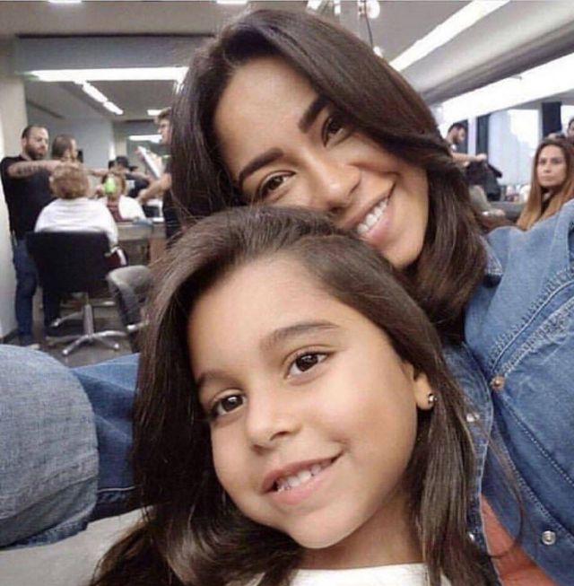 بالفيديو - ابنة شيرين عبد الوهاب تُحدث ضجة بعذوبة صوتها