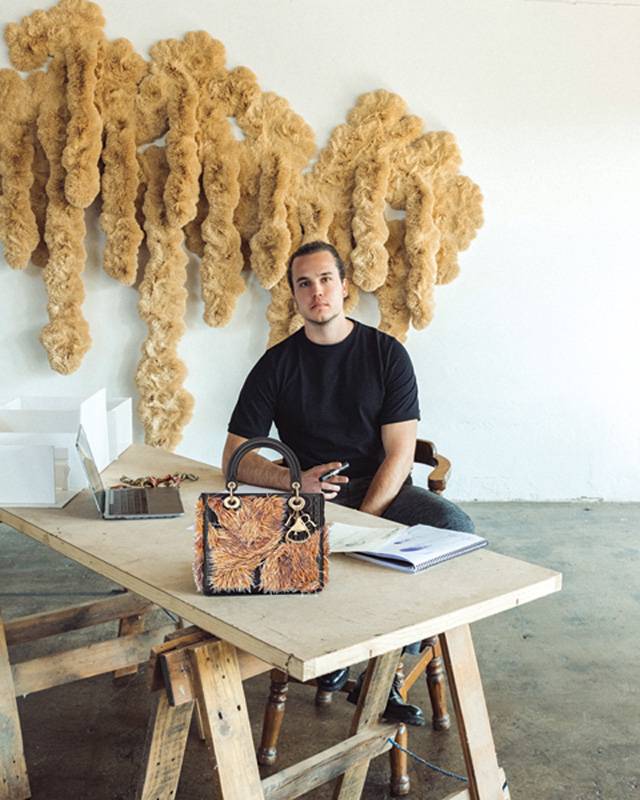 DIOR LADY ART الإصدار الخامس من حقيبة ديور المتجدّدة