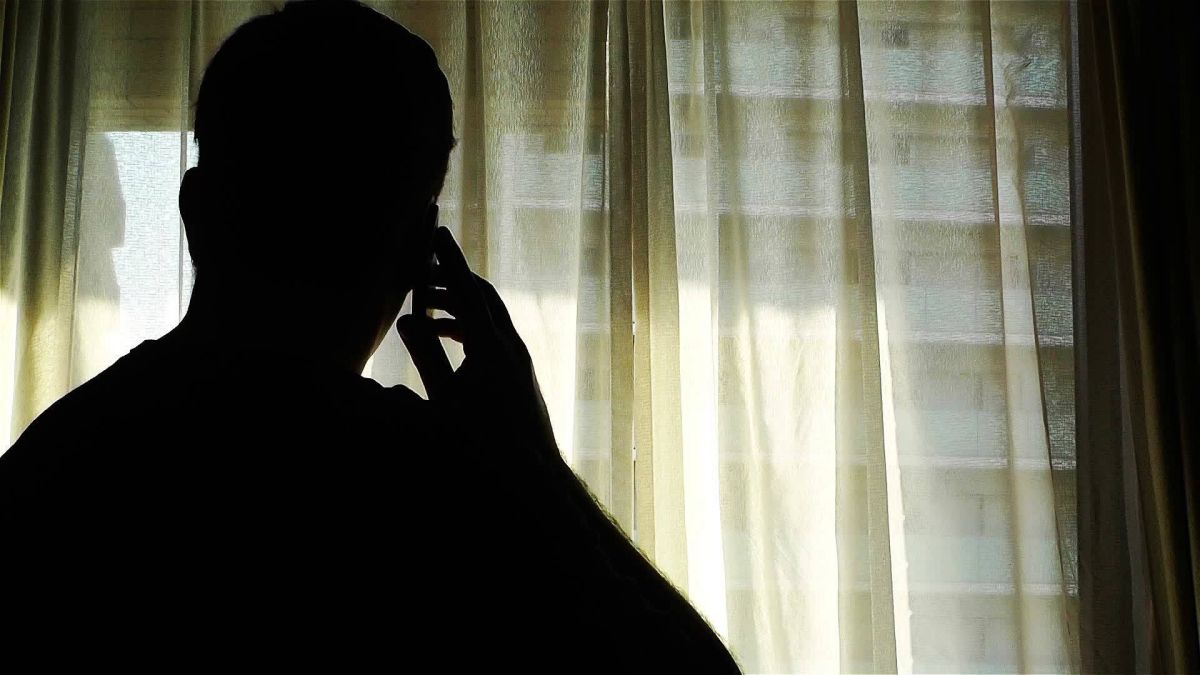 فنان سوري يتلقّى تهديداً بالقتل في حادث سيارة مدبّر مع عائلته