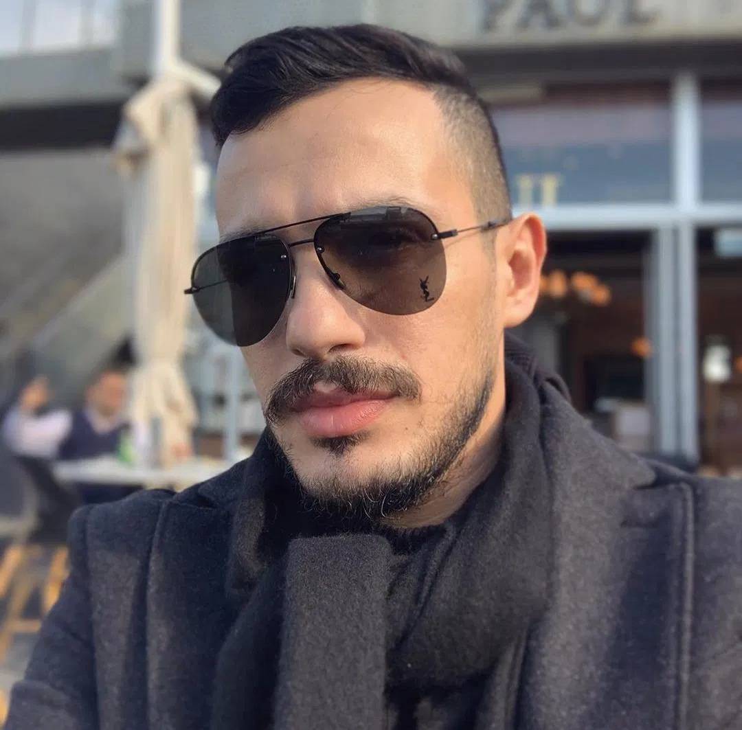 أحمد إبراهيم يُفجَع بموت قريبه: 