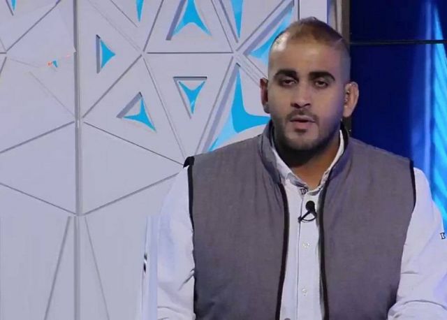 بالفيديو – بعد اعتناقه المسيحية إعلامي خليجي عن محمد المؤمن: 