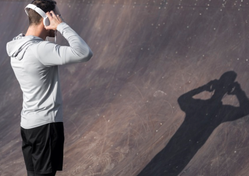 ملحن كويتي شهير يدخل بشكل مفاجئ في غيبوبة ويُنقل إلى العناية المركزة