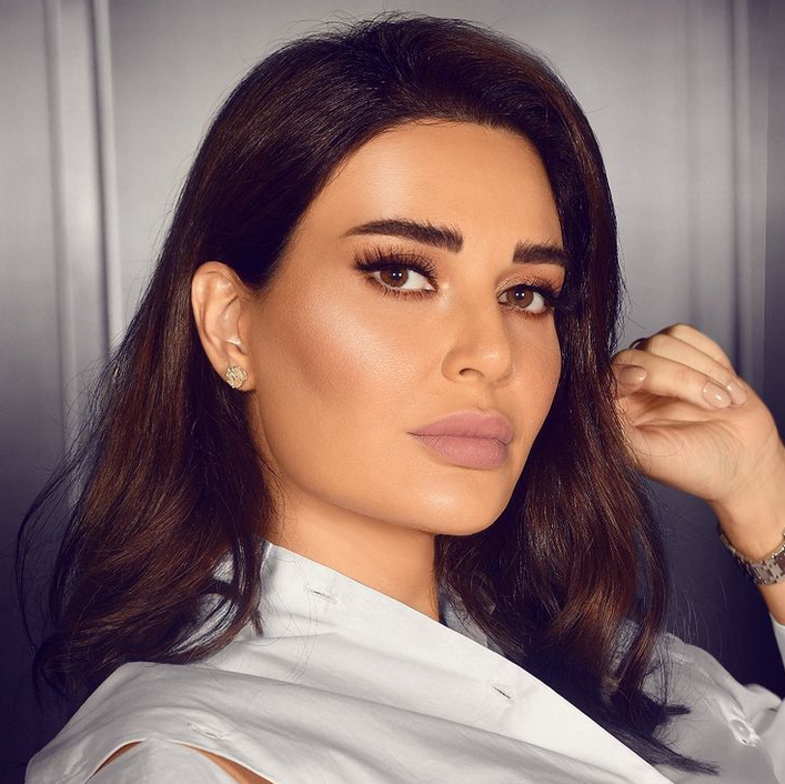 بالفيديو – تألقي أنت أيضاً بحقيبة سيرين عبد النور من Dior وهذا سعرها