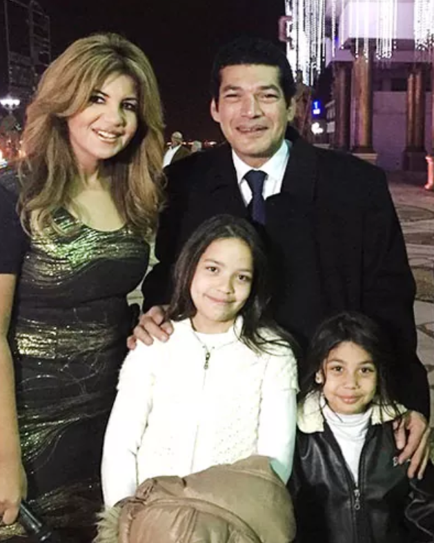 باسم سمرة وابنتاه وبوسي شلبي 