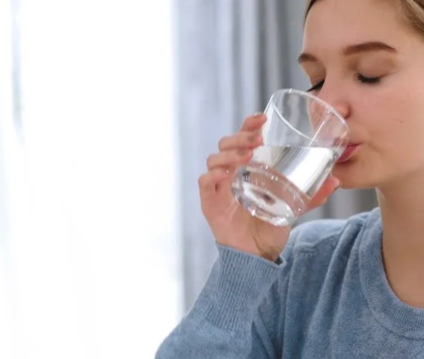 هل تنسون شرب الماء؟ هذه الحيل هي الحل