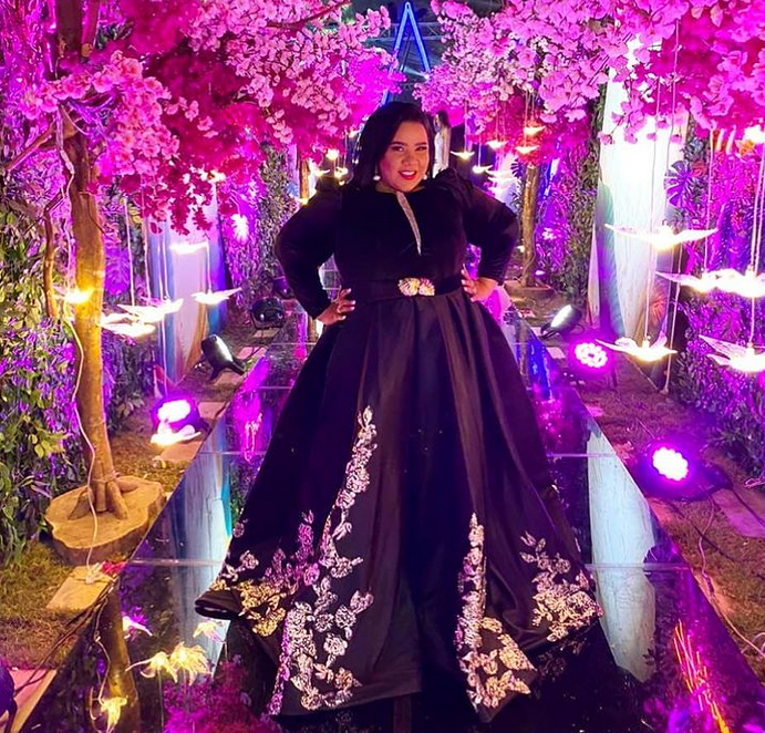 بالصورة – والدة شيماء سيف تلفت الأنظار بشبابها والشبه بينهما