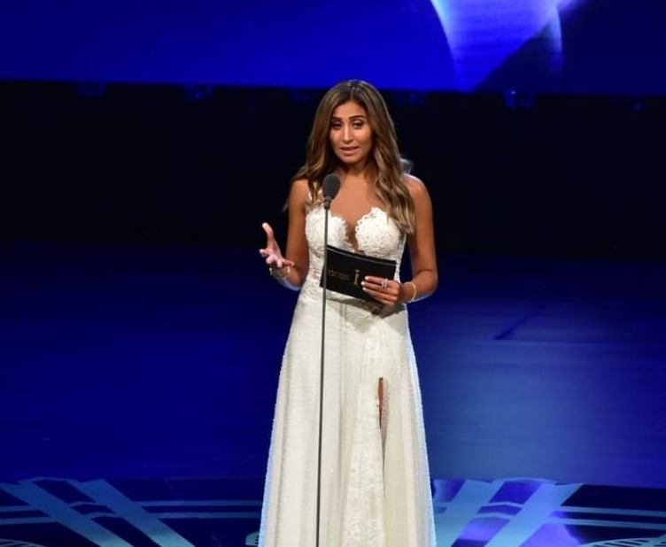 بالفيديو - هكذا استمتعت دينا الشربيني في دبي على طريقة محمد رمضان